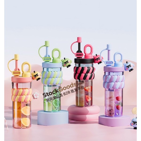 720ml Two‑Tone Braided Wristband Straw Cup with Cartoon Pendant & Portable Carry Loop, 4 Colors Available